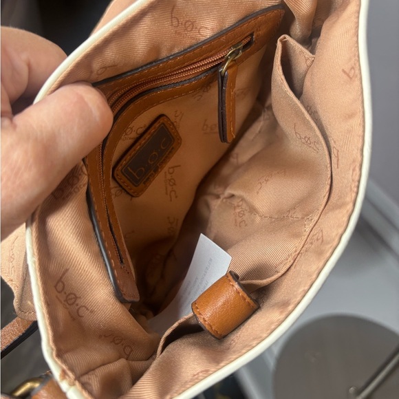 b.ø.c. Born Concept Crossbody Bag – Cream & Tan with Brass Hardware - Picture 3 of 5